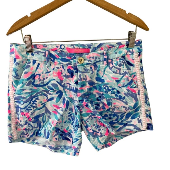 Lilly Pulitzer Pants - Lilly Pulitzer Callahan Shorts in Breakwater Party Wave Lace Detail Size 4